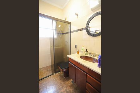 Casa à venda com 220m², 3 quartos e 6 vagas Casa à venda com 220m², 3 quartos e 6 vagasBanheiro Social