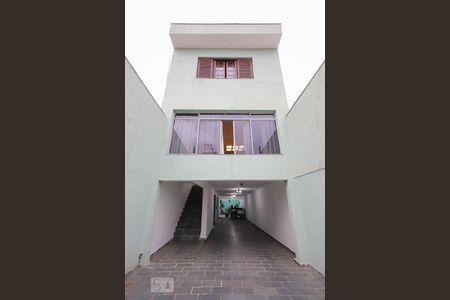 Casa à venda com 220m², 3 quartos e 6 vagas Casa à venda com 220m², 3 quartos e 6 vagasFachada