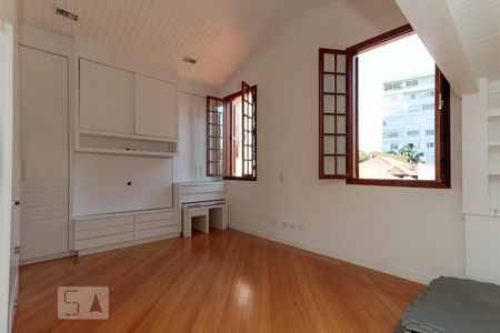 Casa à venda com 300m², 4 quartos e 2 vagas Casa à venda com 300m², 4 quartos e 2 vagasSuíte 2