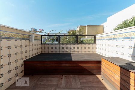 Casa à venda com 300m², 4 quartos e 2 vagas Casa à venda com 300m², 4 quartos e 2 vagasDeck