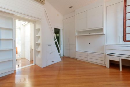 Casa à venda com 300m², 4 quartos e 2 vagas Casa à venda com 300m², 4 quartos e 2 vagasSuíte 2