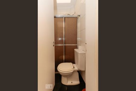 Casa à venda com 300m², 4 quartos e 2 vagas Casa à venda com 300m², 4 quartos e 2 vagasBanheiro de serviço
