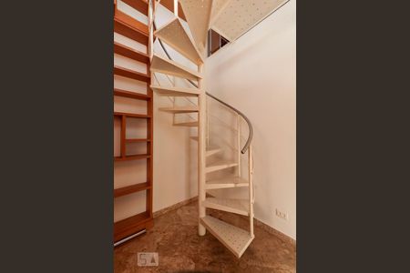 Casa à venda com 300m², 4 quartos e 2 vagas Casa à venda com 300m², 4 quartos e 2 vagasedícula