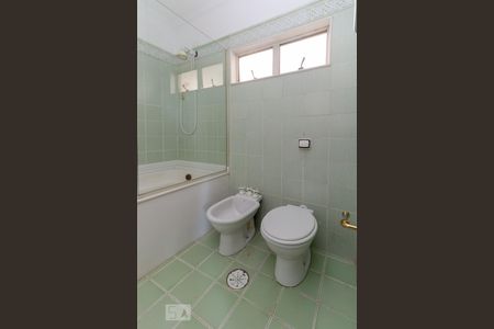 Casa à venda com 300m², 4 quartos e 2 vagas Casa à venda com 300m², 4 quartos e 2 vagasSuíte 2