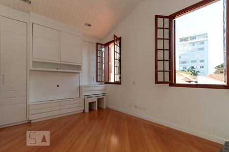 Casa à venda com 300m², 4 quartos e 2 vagas Casa à venda com 300m², 4 quartos e 2 vagasSuíte 2