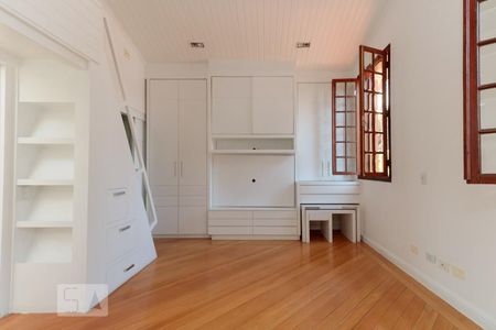 Casa à venda com 300m², 4 quartos e 2 vagas Casa à venda com 300m², 4 quartos e 2 vagasSuíte 2