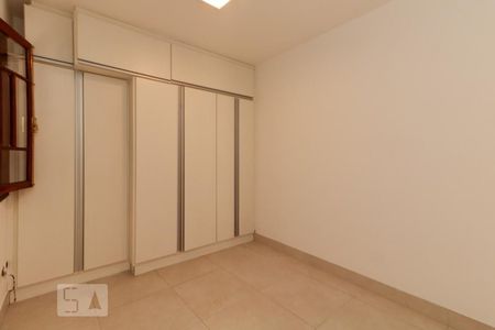 Casa à venda com 300m², 4 quartos e 2 vagas Casa à venda com 300m², 4 quartos e 2 vagasQuarto de serviço