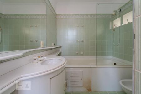 Casa à venda com 300m², 4 quartos e 2 vagas Casa à venda com 300m², 4 quartos e 2 vagasSuíte 2