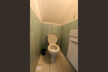 Casa à venda com 220m², 4 quartos e 4 vagas Casa à venda com 220m², 4 quartos e 4 vagasLavabo