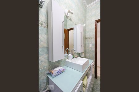 Casa à venda com 200m², 3 quartos e 2 vagas Casa à venda com 200m², 3 quartos e 2 vagasBanheiro
