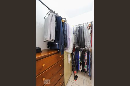 Casa à venda com 200m², 3 quartos e 2 vagas Casa à venda com 200m², 3 quartos e 2 vagasCloset