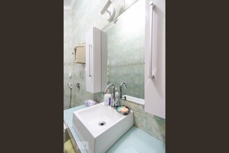 Casa à venda com 200m², 3 quartos e 2 vagas Casa à venda com 200m², 3 quartos e 2 vagasBanheiro