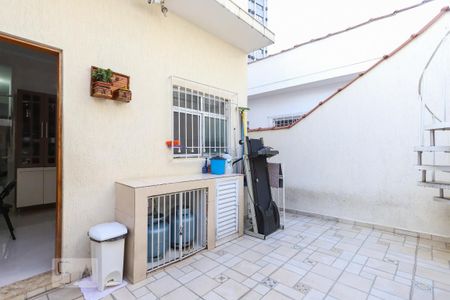 Casa à venda com 200m², 3 quartos e 2 vagas Casa à venda com 200m², 3 quartos e 2 vagasQuintal