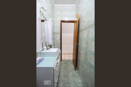 Casa à venda com 200m², 3 quartos e 2 vagas Casa à venda com 200m², 3 quartos e 2 vagasBanheiro