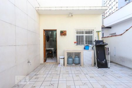 Casa à venda com 200m², 3 quartos e 2 vagas Casa à venda com 200m², 3 quartos e 2 vagasQuintal