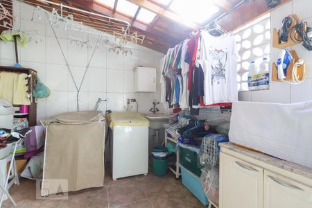 Casa à venda com 200m², 3 quartos e 2 vagas Casa à venda com 200m², 3 quartos e 2 vagasLavanderia