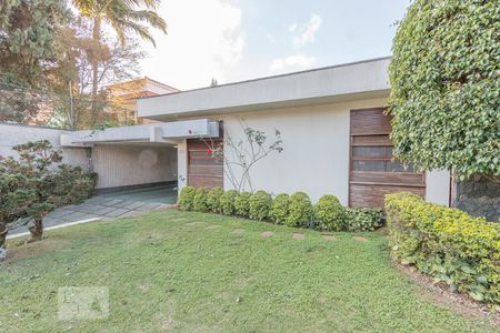 Casa à venda com 800m², 4 quartos e 6 vagas Casa à venda com 800m², 4 quartos e 6 vagasFachada