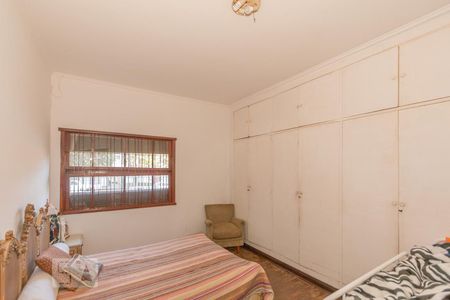 Casa à venda com 800m², 4 quartos e 6 vagas Casa à venda com 800m², 4 quartos e 6 vagasQuarto 2