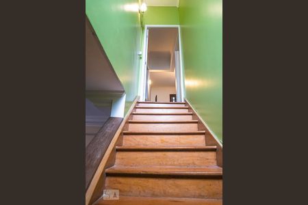 Casa à venda com 230m², 4 quartos e 3 vagasEscada