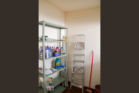 Apartamento à venda com 300m², 3 quartos e 4 vagas Apartamento à venda com 300m², 3 quartos e 4 vagasQuarto de Serviço