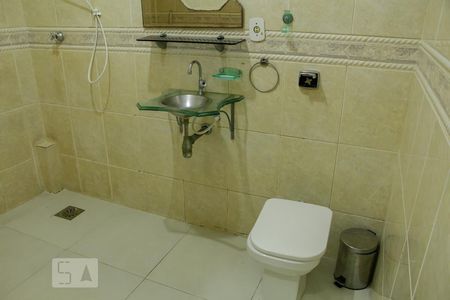 Casa à venda com 145m², 4 quartos e sem vaga Casa à venda com 145m², 4 quartos e sem vagabanheiro social