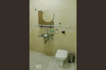 Casa à venda com 145m², 4 quartos e sem vaga Casa à venda com 145m², 4 quartos e sem vagabanheiro social