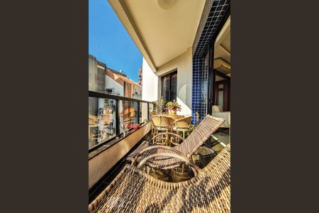 Apartamento à venda com 141m², 3 quartos e 3 vagas Apartamento à venda com 141m², 3 quartos e 3 vagasVaranda