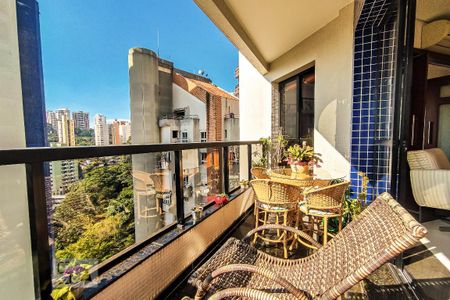 Apartamento à venda com 141m², 3 quartos e 3 vagas Apartamento à venda com 141m², 3 quartos e 3 vagasVaranda