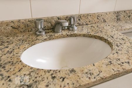 Apartamento à venda com 76m², 3 quartos e 1 vagaBanheiro - Torneira