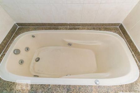 Apartamento à venda com 125m², 4 quartos e 3 vagasBanheiro da Suíte 1