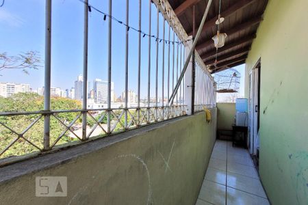 Casa à venda com 90m², 5 quartos e 1 vaga Casa à venda com 90m², 5 quartos e 1 vagaVaranda