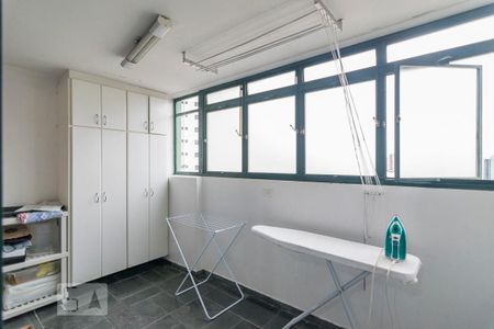 Apartamento à venda com 176m², 4 quartos e 3 vagas Apartamento à venda com 176m², 4 quartos e 3 vagasÁrea de Serviço