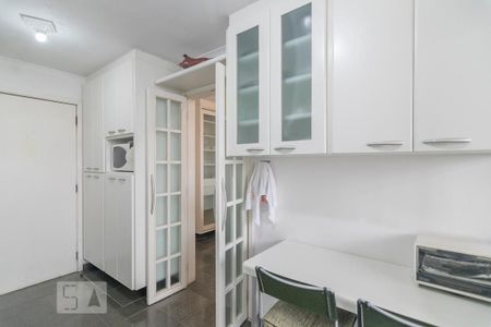 Apartamento à venda com 176m², 4 quartos e 3 vagas Apartamento à venda com 176m², 4 quartos e 3 vagasCozinha