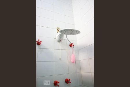 Casa à venda com 330m², 3 quartos e 2 vagasChuveiro