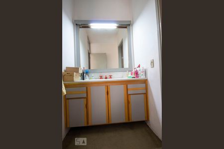 Casa à venda com 330m², 3 quartos e 2 vagasBanheiro Social