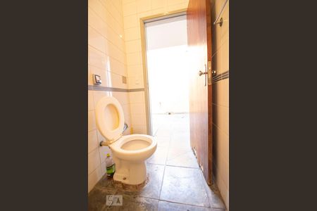 Casa à venda com 330m², 3 quartos e 2 vagasBanheiro de Serviço