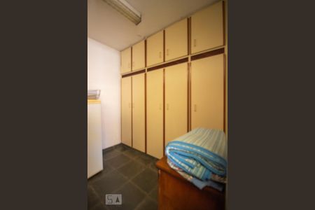 Casa à venda com 330m², 3 quartos e 2 vagasQuarto de Serviço