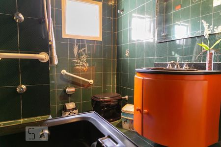 Casa à venda com 475m², 4 quartos e 5 vagasBanheiro suíte 3