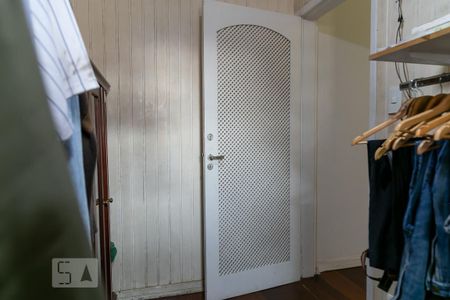 Casa à venda com 475m², 4 quartos e 5 vagasCloset suíte 1