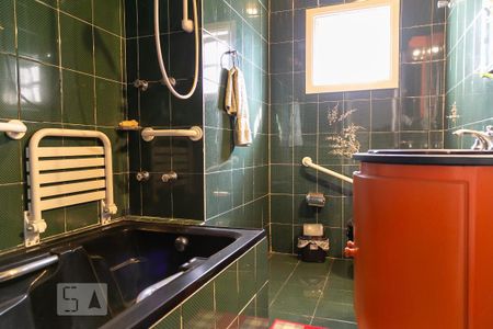 Casa à venda com 475m², 4 quartos e 5 vagasBanheiro suíte 3