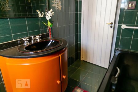 Casa à venda com 475m², 4 quartos e 5 vagasBanheiro suíte 3