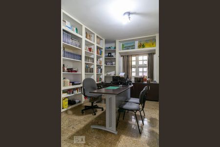 Casa à venda com 475m², 4 quartos e 5 vagasCasa anexa - Escritório