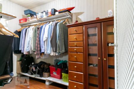 Casa à venda com 475m², 4 quartos e 5 vagasCloset suíte 1