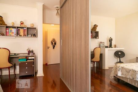 Casa à venda com 475m², 4 quartos e 5 vagasSuíte 2