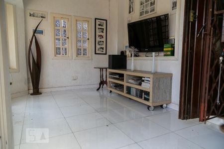 Casa à venda com 475m², 4 quartos e 5 vagasSala