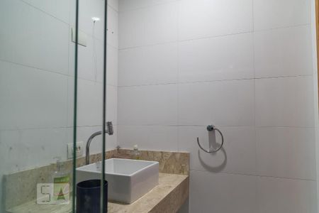 Casa à venda com 475m², 4 quartos e 5 vagasCasa anexa - Banheiro