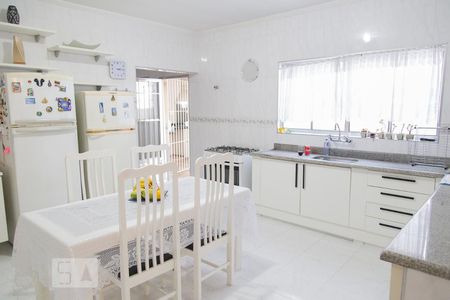 Casa à venda com 315m², 4 quartos e 5 vagas Casa à venda com 315m², 4 quartos e 5 vagasCozinha