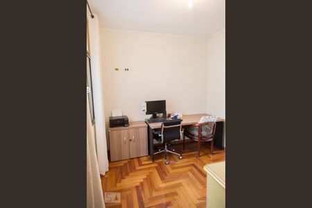 Casa à venda com 315m², 4 quartos e 5 vagas Casa à venda com 315m², 4 quartos e 5 vagasEscritório