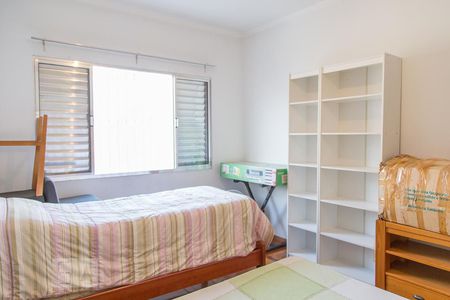 Casa à venda com 315m², 4 quartos e 5 vagas Casa à venda com 315m², 4 quartos e 5 vagasQuarto 2