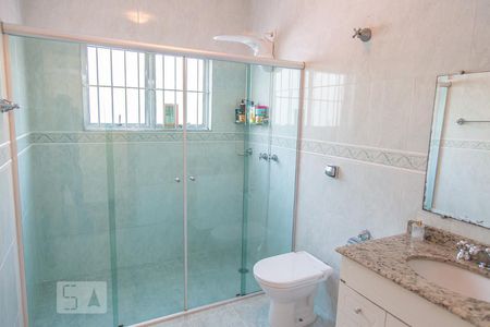 Casa à venda com 315m², 4 quartos e 5 vagas Casa à venda com 315m², 4 quartos e 5 vagasBanheiro Social